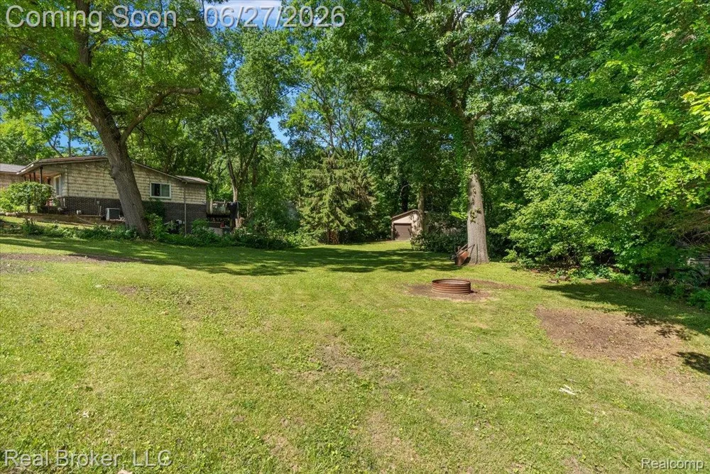 8320 Hillpoint Drive Hamburg Township, MI 48116