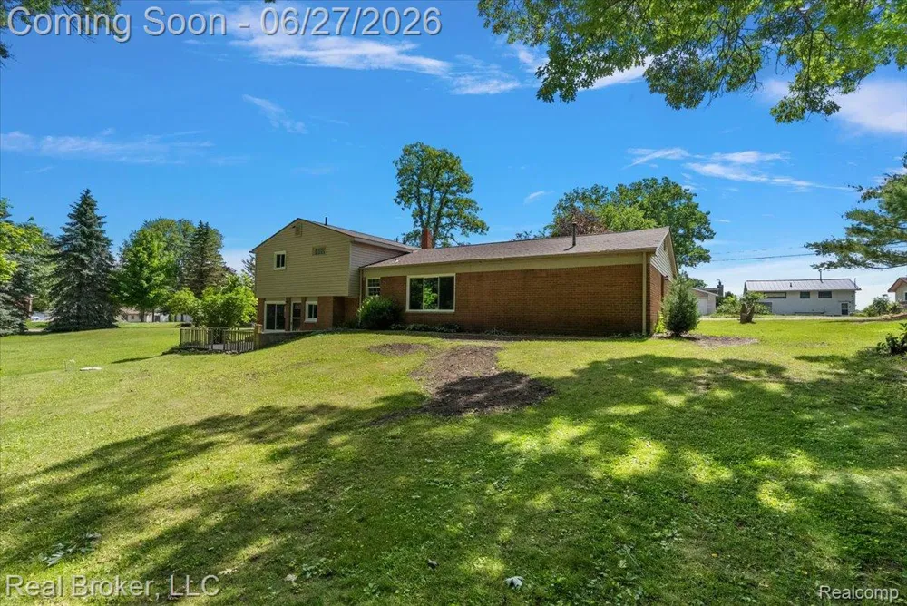 8320 Hillpoint Drive Hamburg Township, MI 48116