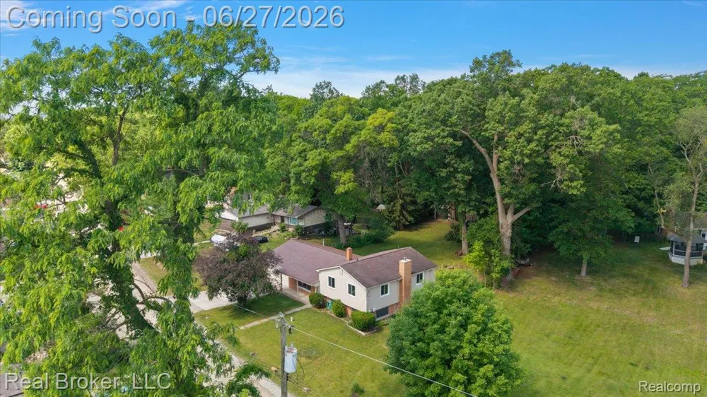 8320 Hillpoint Drive Hamburg Township, MI 48116