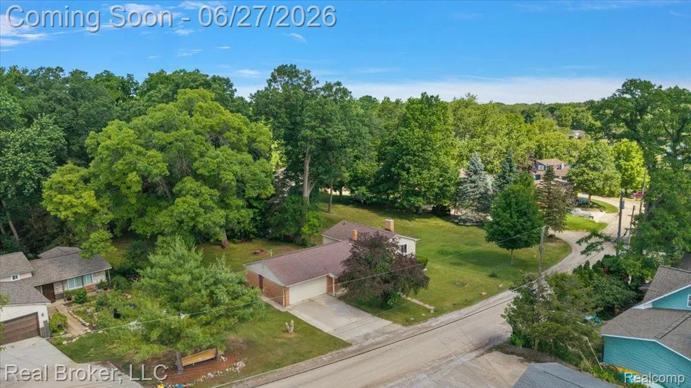 8320 Hillpoint Drive Hamburg Township, MI 48116