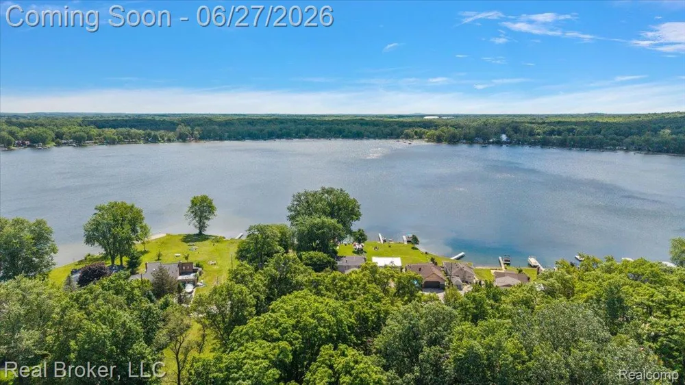 8320 Hillpoint Drive Hamburg Township, MI 48116