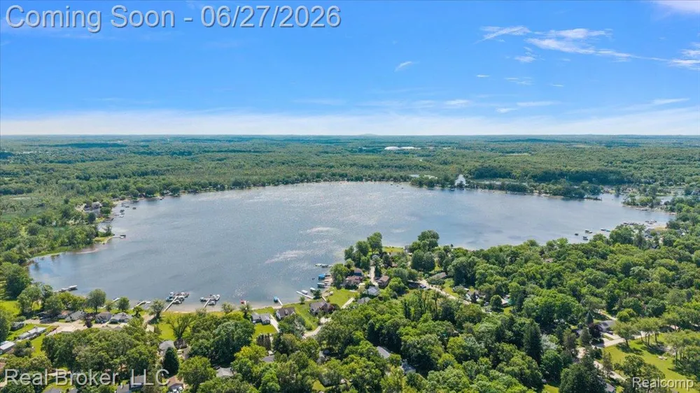 8320 Hillpoint Drive Hamburg Township, MI 48116