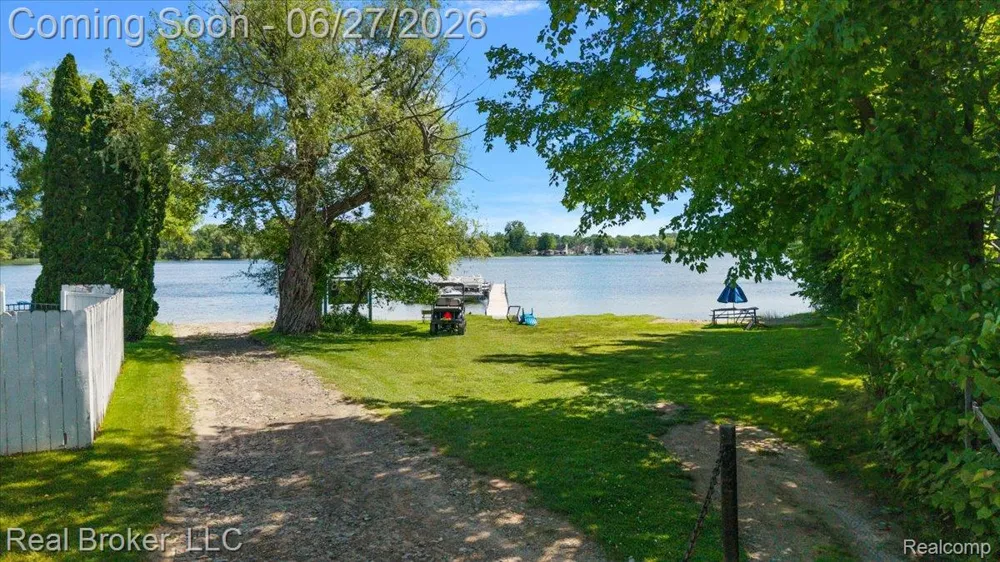 8320 Hillpoint Drive Hamburg Township, MI 48116