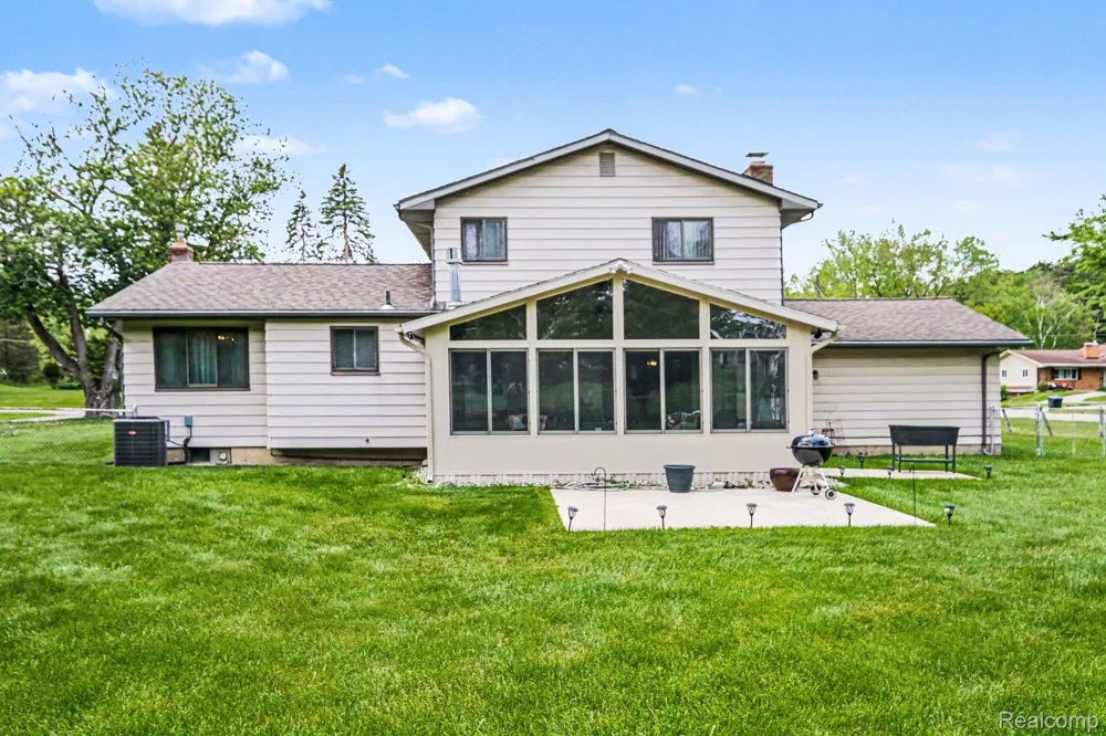 1148 Carter Drive Flint Charter Township, MI 48532