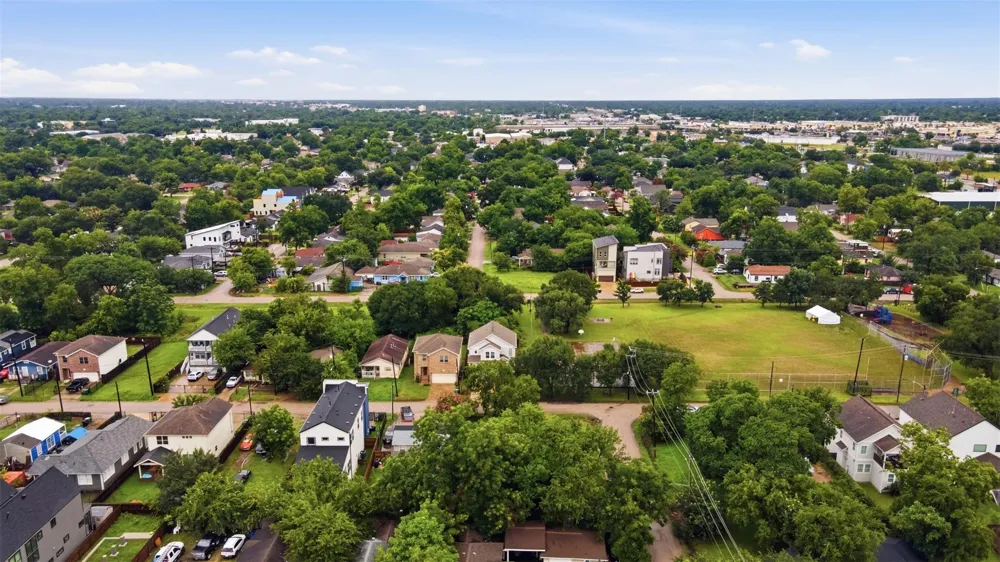 842 E 40th Street North Houston, TX 77022