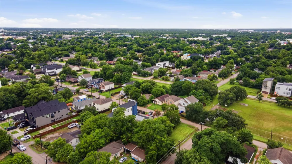 842 E 40th Street North Houston, TX 77022