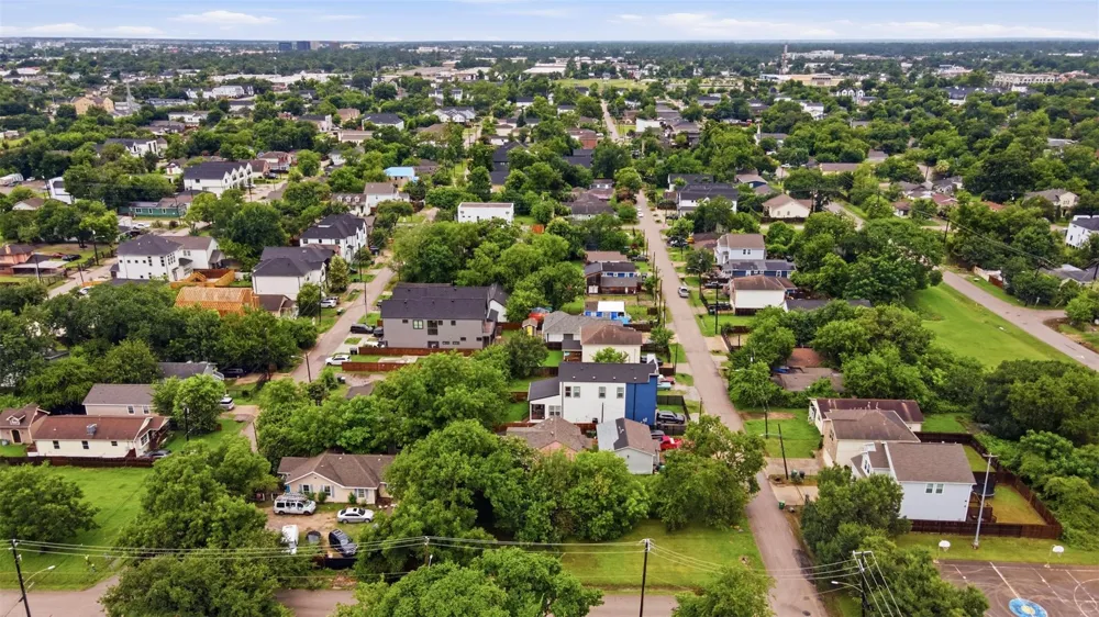 842 E 40th Street North Houston, TX 77022