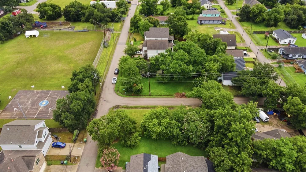 842 E 40th Street North Houston, TX 77022