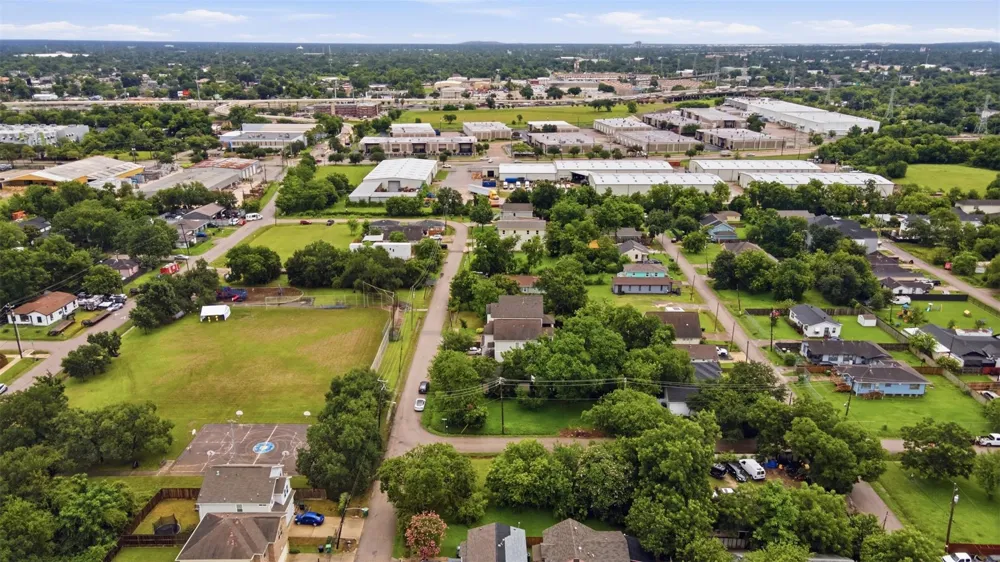 842 E 40th Street North Houston, TX 77022