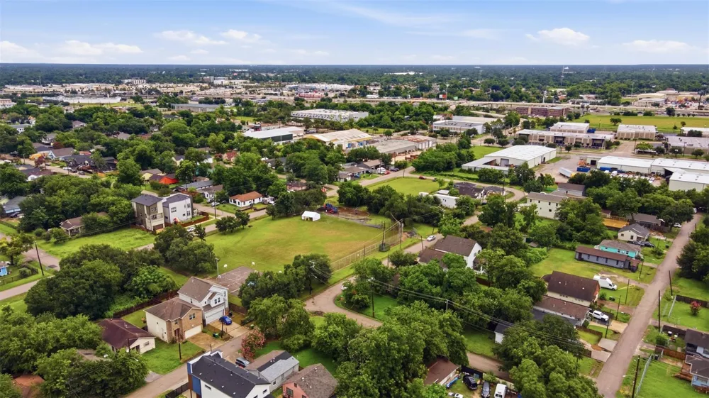 842 E 40th Street North Houston, TX 77022