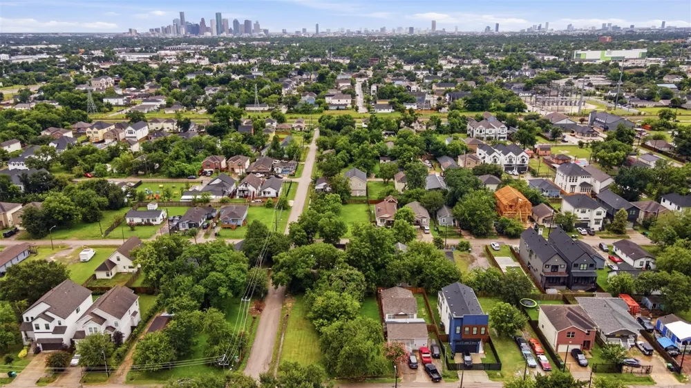 842 E 40th Street North Houston, TX 77022