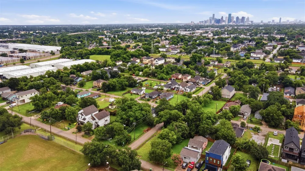 842 E 40th Street North Houston, TX 77022