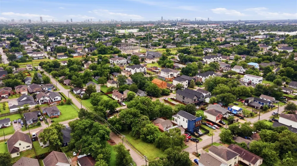 842 E 40th Street North Houston, TX 77022