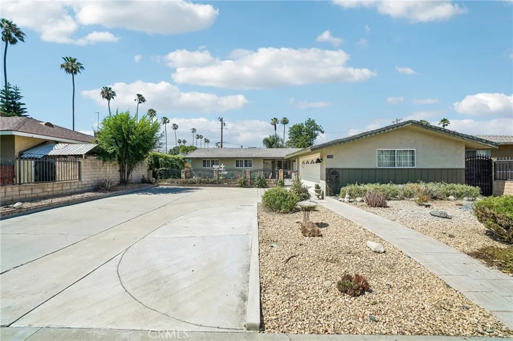 17316 Hawthorne Avenue Fontana, CA 92335