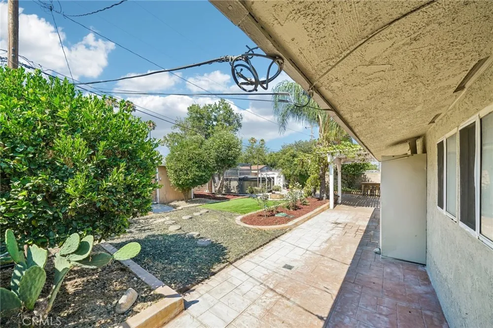 17316 Hawthorne Avenue Fontana, CA 92335