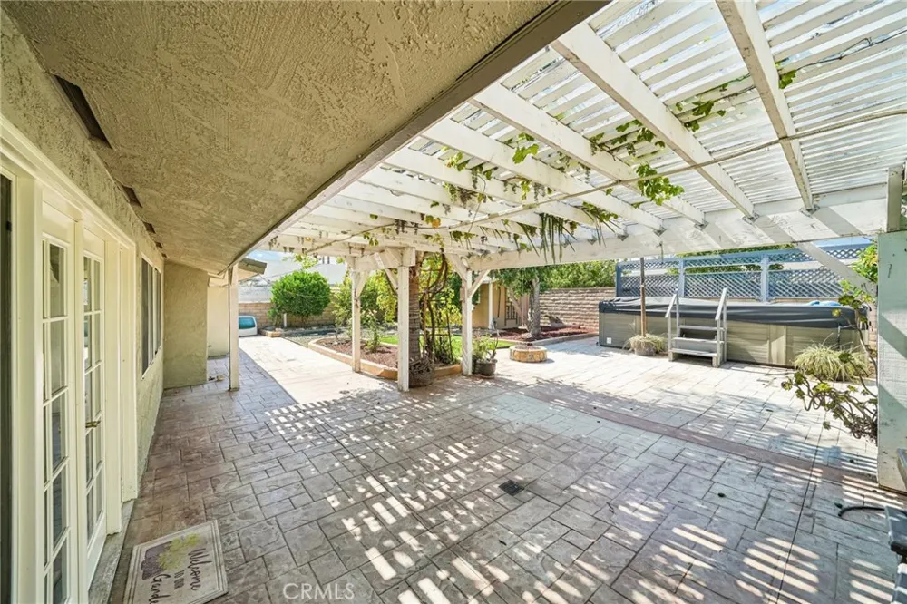 17316 Hawthorne Avenue Fontana, CA 92335