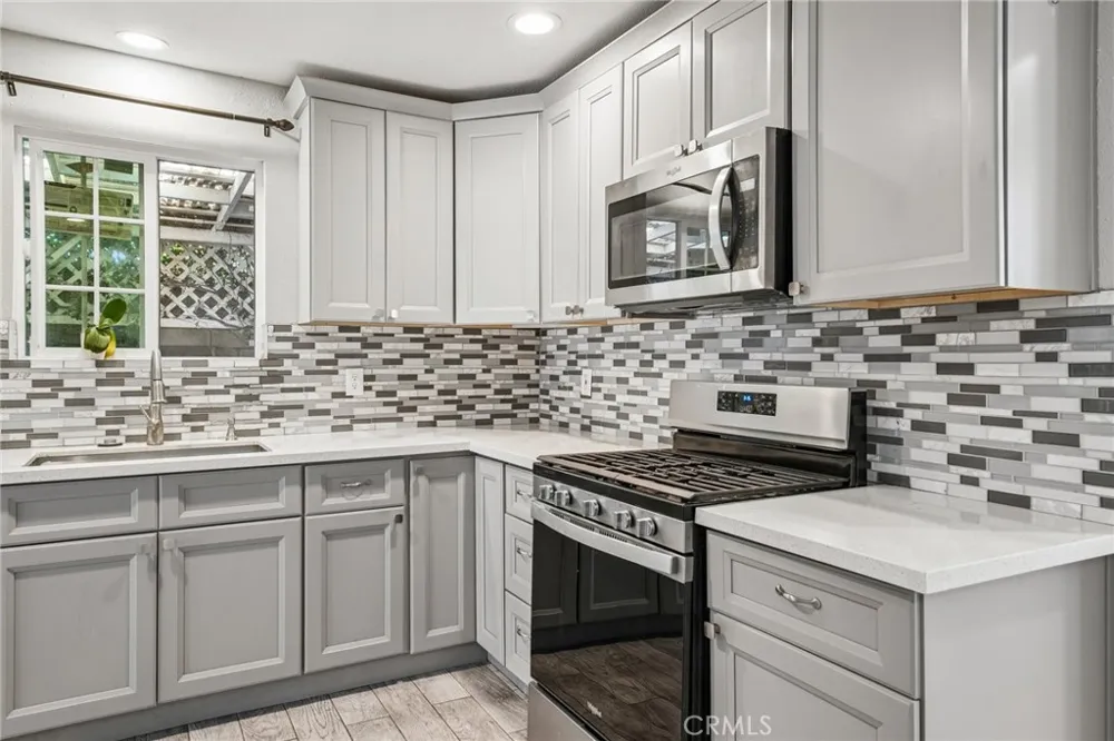 17316 Hawthorne Avenue Fontana, CA 92335