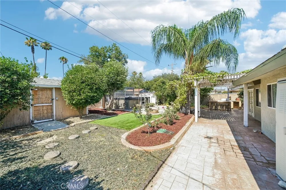 17316 Hawthorne Avenue Fontana, CA 92335