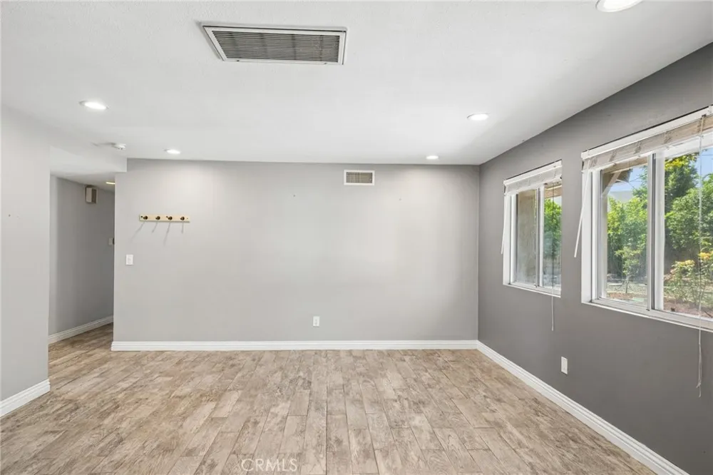 17316 Hawthorne Avenue Fontana, CA 92335