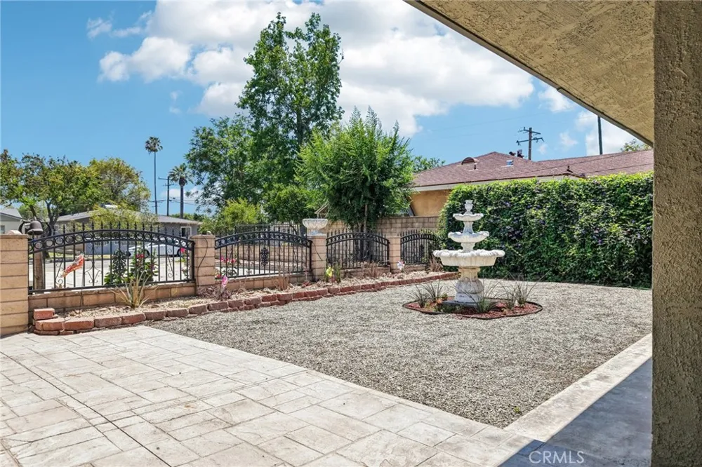 17316 Hawthorne Avenue Fontana, CA 92335