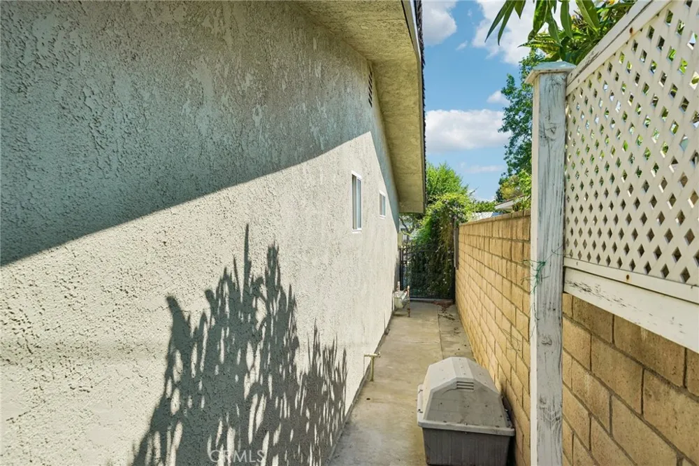 17316 Hawthorne Avenue Fontana, CA 92335