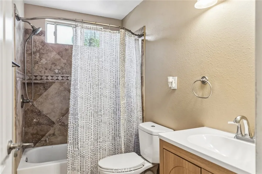 17316 Hawthorne Avenue Fontana, CA 92335