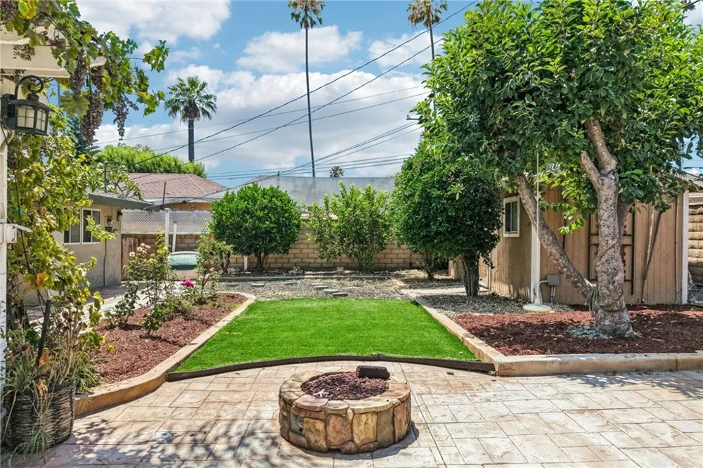 17316 Hawthorne Avenue Fontana, CA 92335