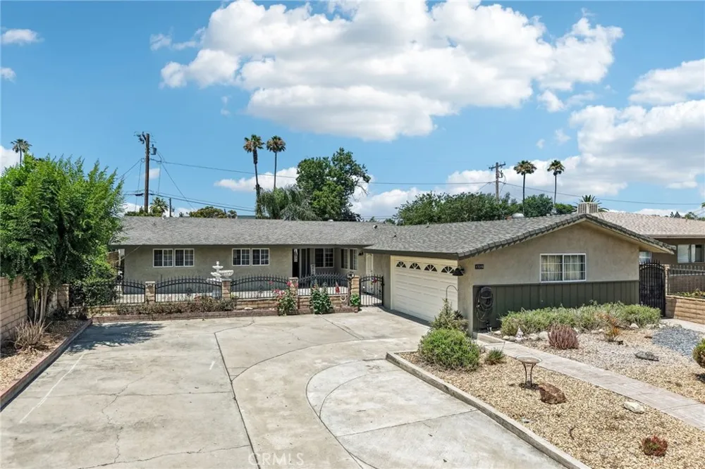 17316 Hawthorne Avenue Fontana, CA 92335