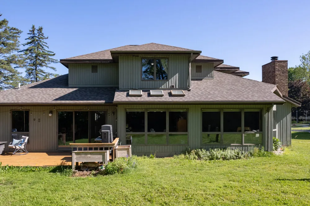 381 Timber Drive Coloma Charter Township, MI 49038