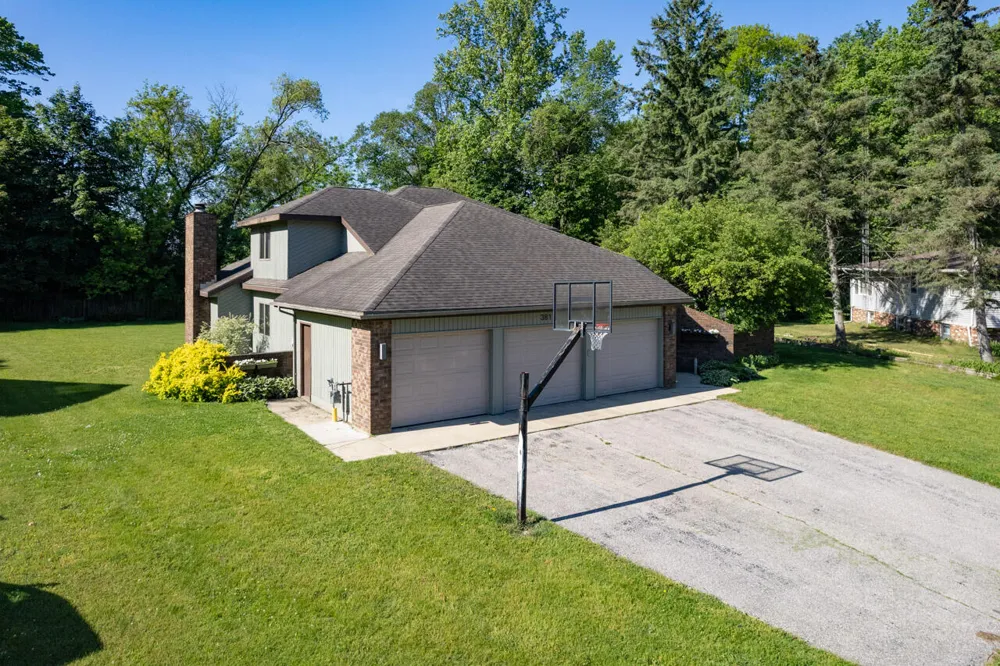 381 Timber Drive Coloma Charter Township, MI 49038