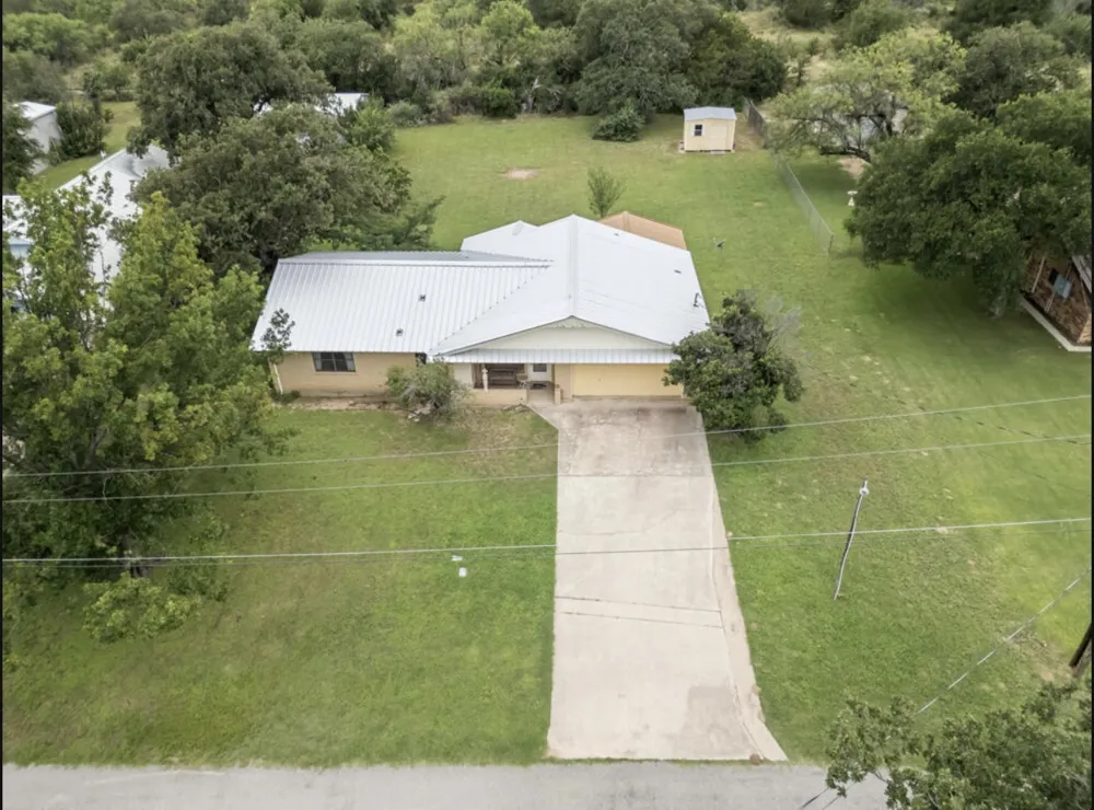 301 Reven Acres Drive Kingsland, TX 78639