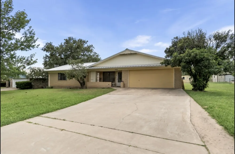 301 Reven Acres Drive Kingsland, TX 78639