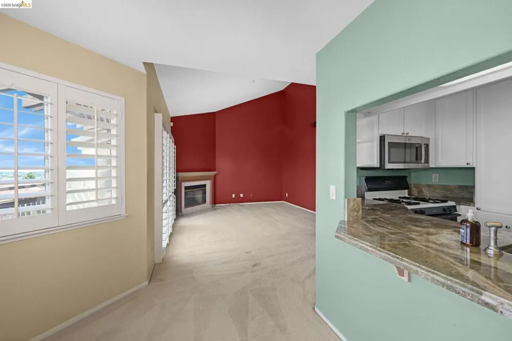 21103 Gary Dr #307D Hayward, CA 94546