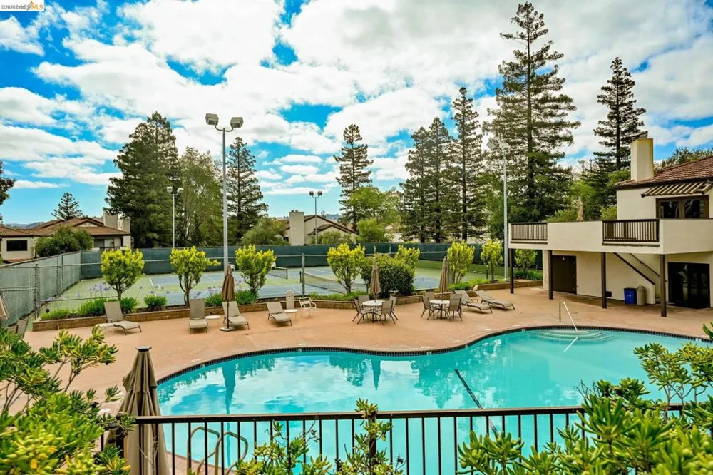 21103 Gary Dr #307D Hayward, CA 94546
