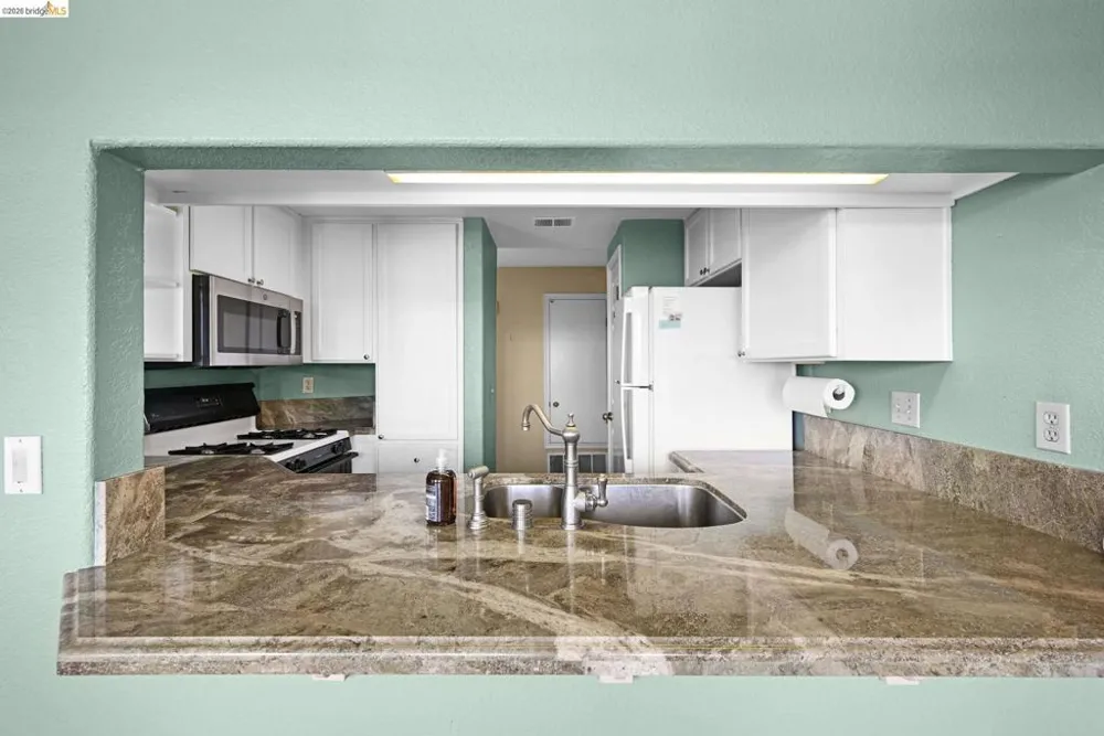 21103 Gary Dr #307D Hayward, CA 94546