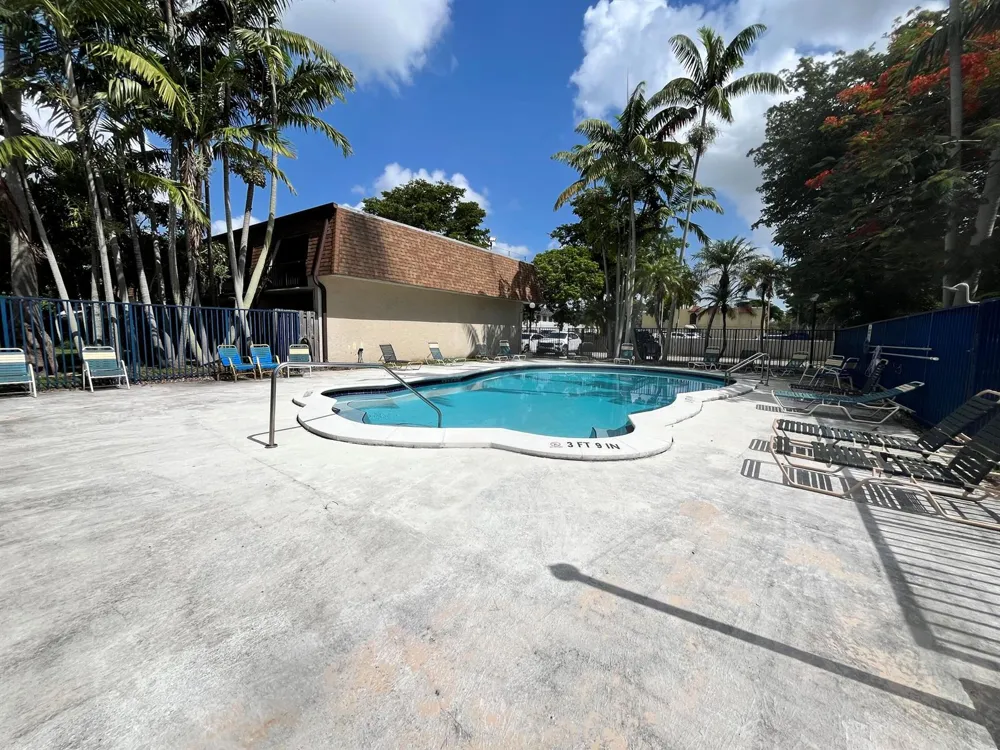 15385 S Dixie Highway #12 Palmetto Bay, FL 33157