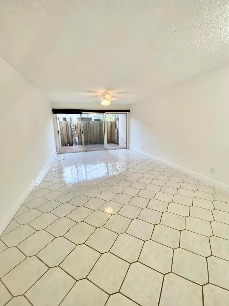 15385 S Dixie Highway #12 Palmetto Bay, FL 33157