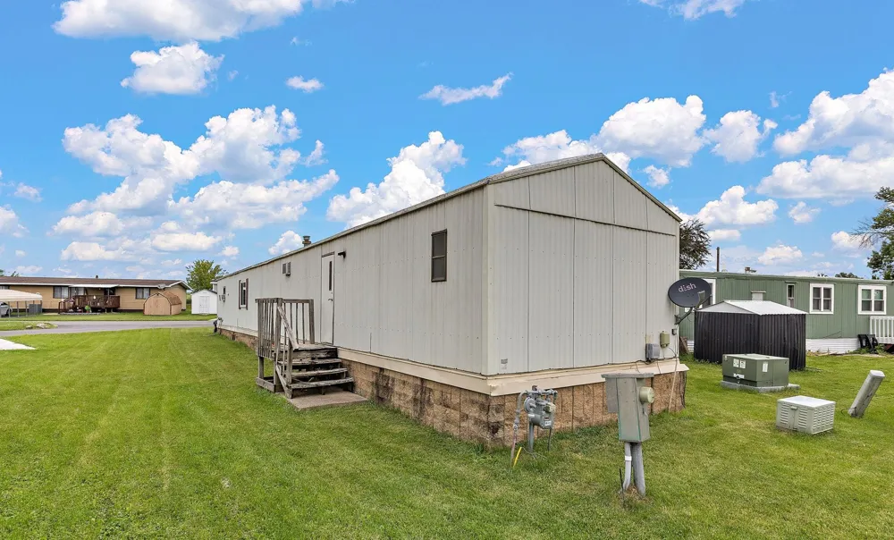 400 22 1/2 STREET NW Stewartville, MN 55976