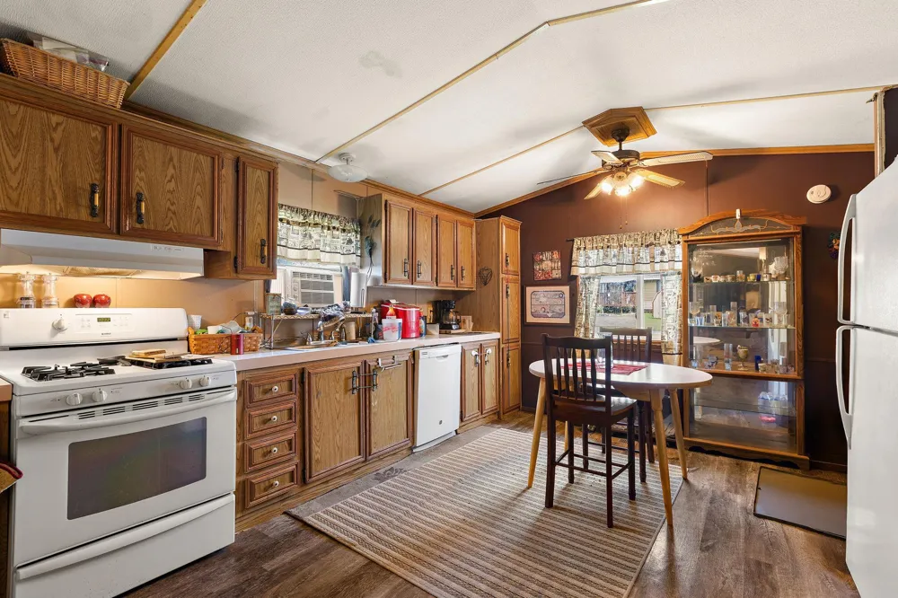 400 22 1/2 STREET NW Stewartville, MN 55976