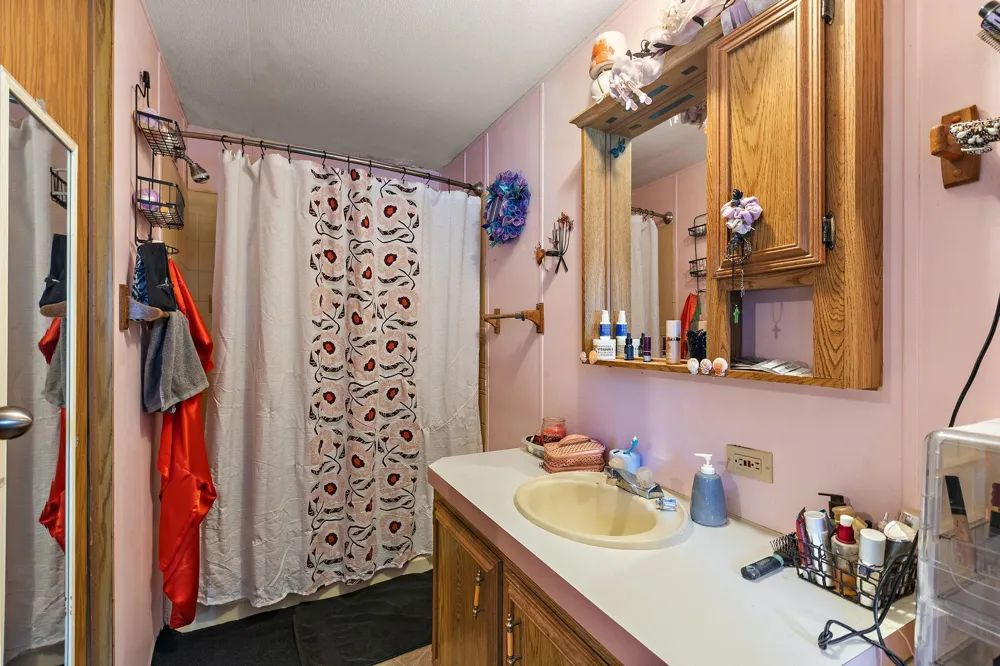 400 22 1/2 STREET NW Stewartville, MN 55976