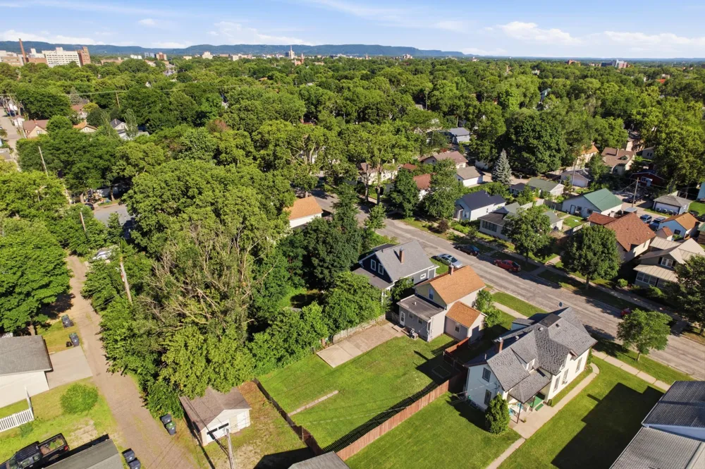 1722 Winnebago Street La Crosse, WI 54601