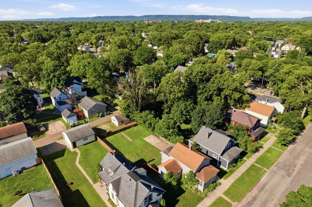 1722 Winnebago Street La Crosse, WI 54601