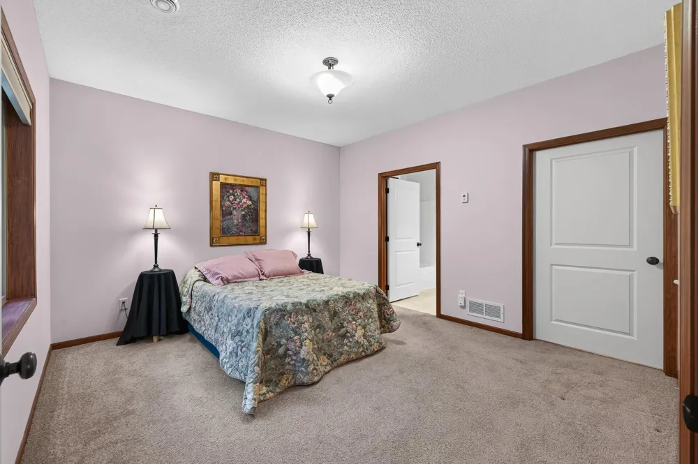 313 Summer Place E Maplewood, MN 55117
