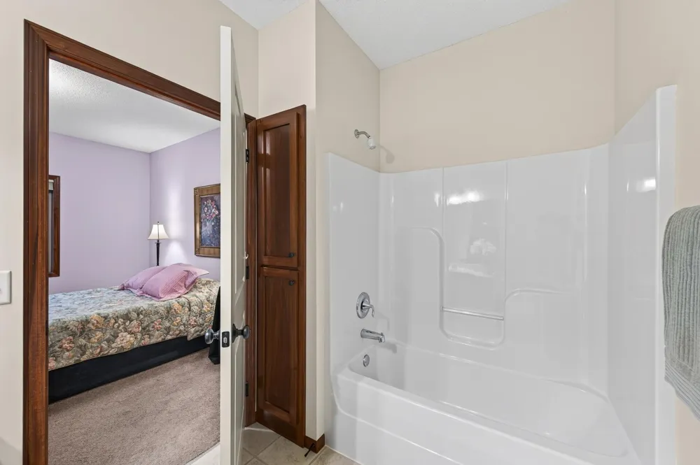 313 Summer Place E Maplewood, MN 55117