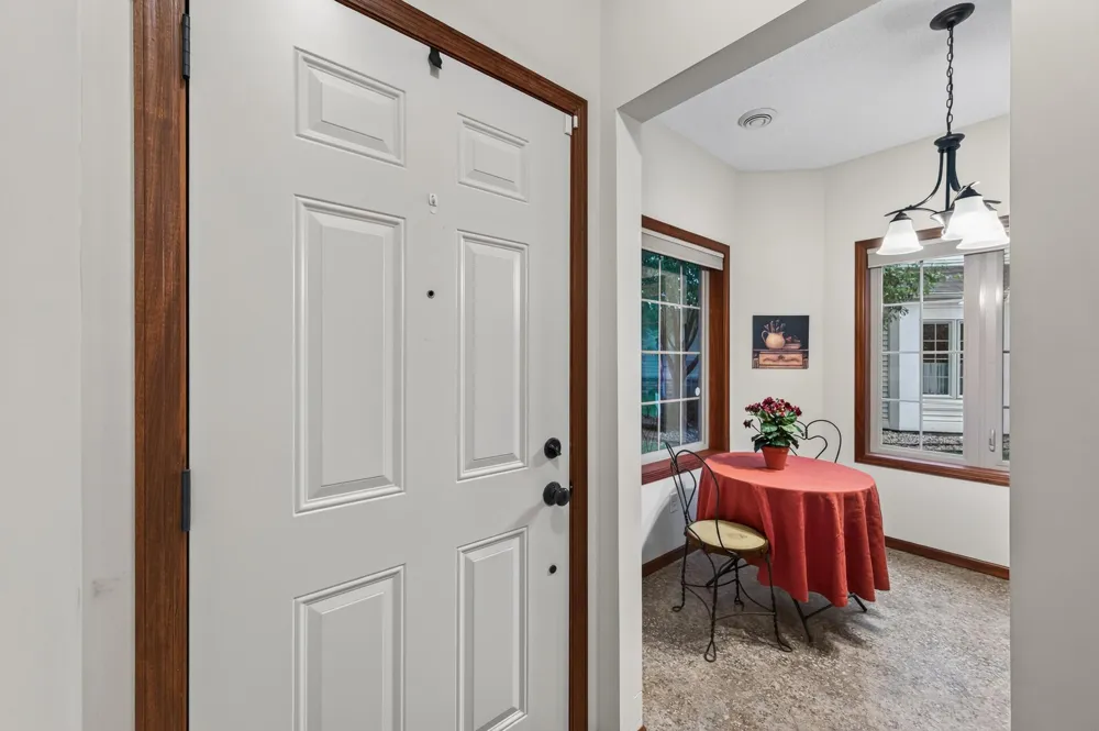 313 Summer Place E Maplewood, MN 55117