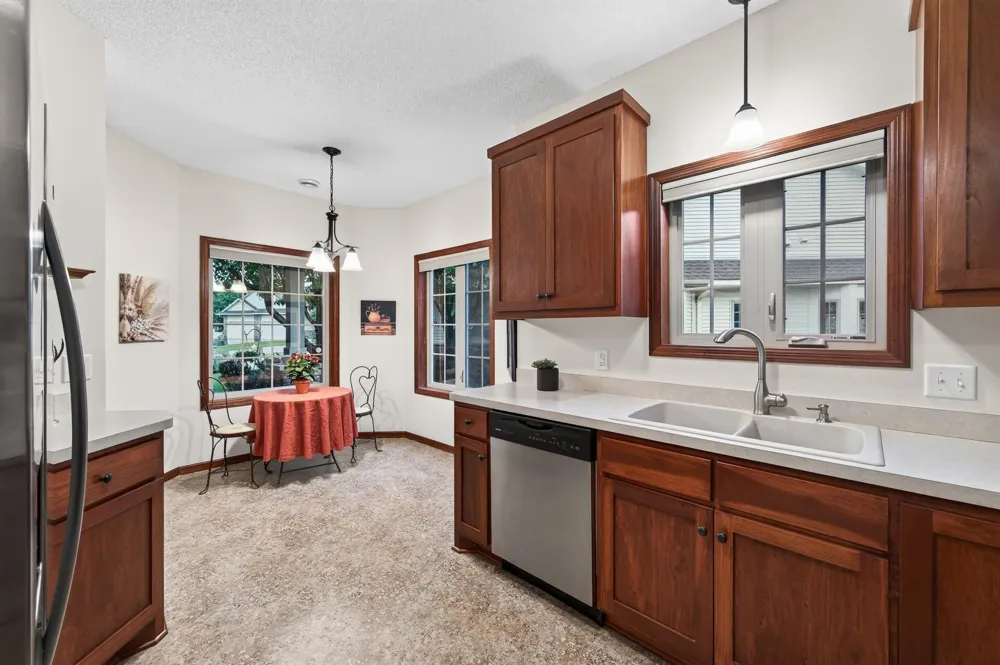 313 Summer Place E Maplewood, MN 55117