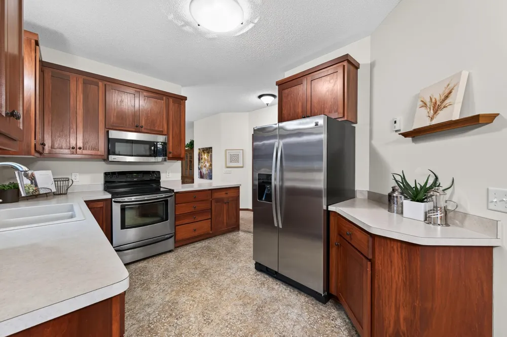 313 Summer Place E Maplewood, MN 55117