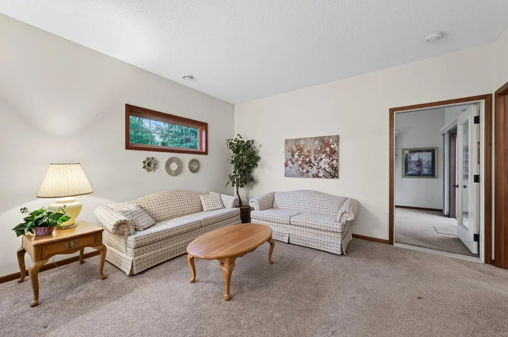 313 Summer Place E Maplewood, MN 55117