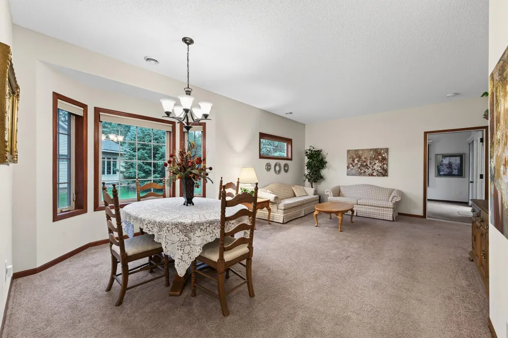 313 Summer Place E Maplewood, MN 55117