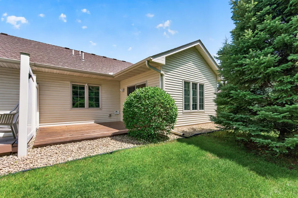 313 Summer Place E Maplewood, MN 55117